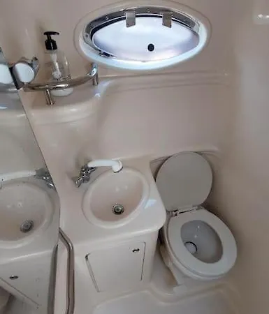 Alquiler Vacacional Barco / Desayuno Incluido 船上ホテル *